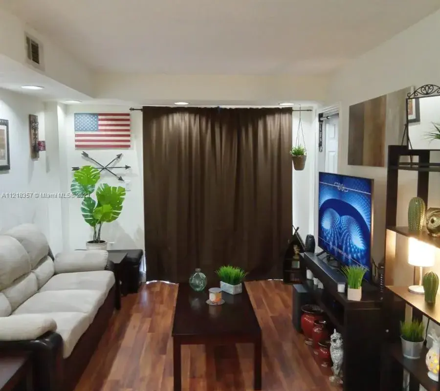 4717 NW 7th St # 10, Miami FL 33126