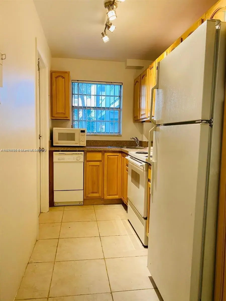 541 Blue Heron Dr # 110, Hallandale Beach FL 33009