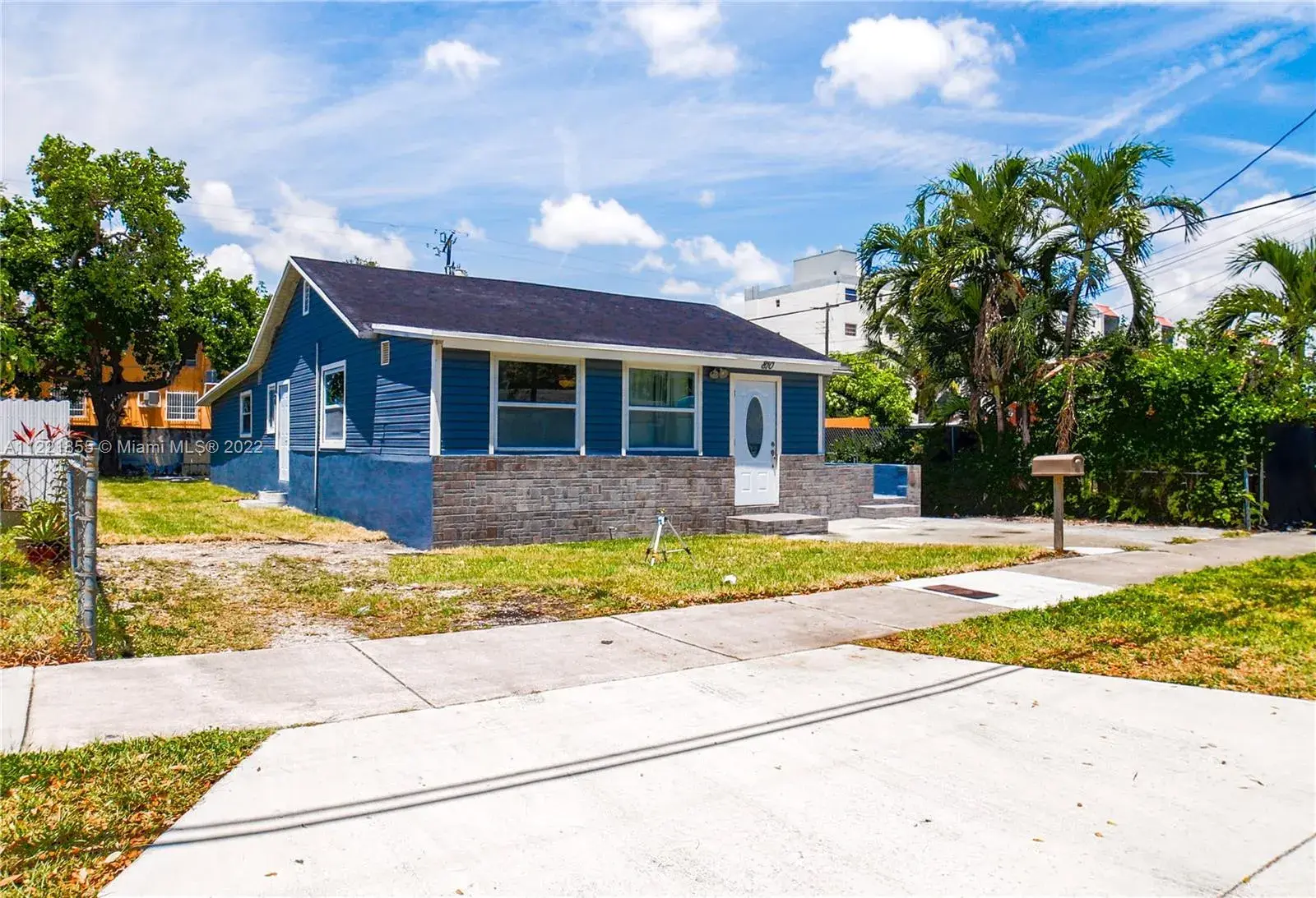 810 NW 21st Ct, Miami FL 33125