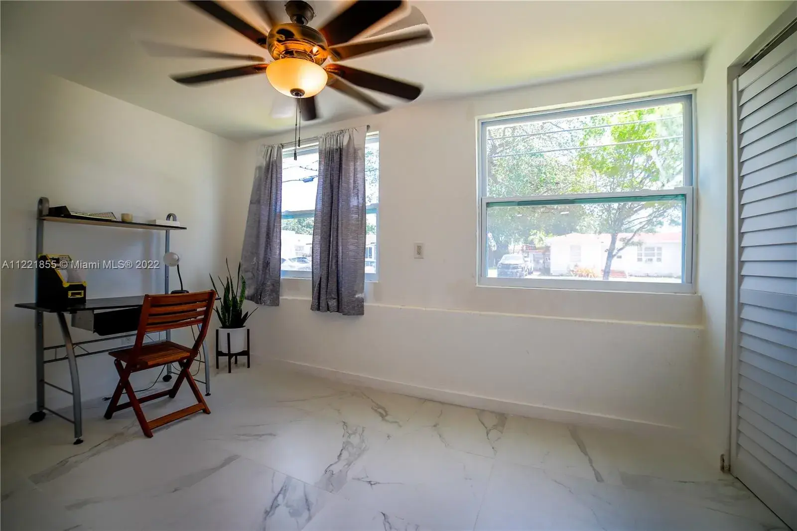 810 NW 21st Ct, Miami FL 33125
