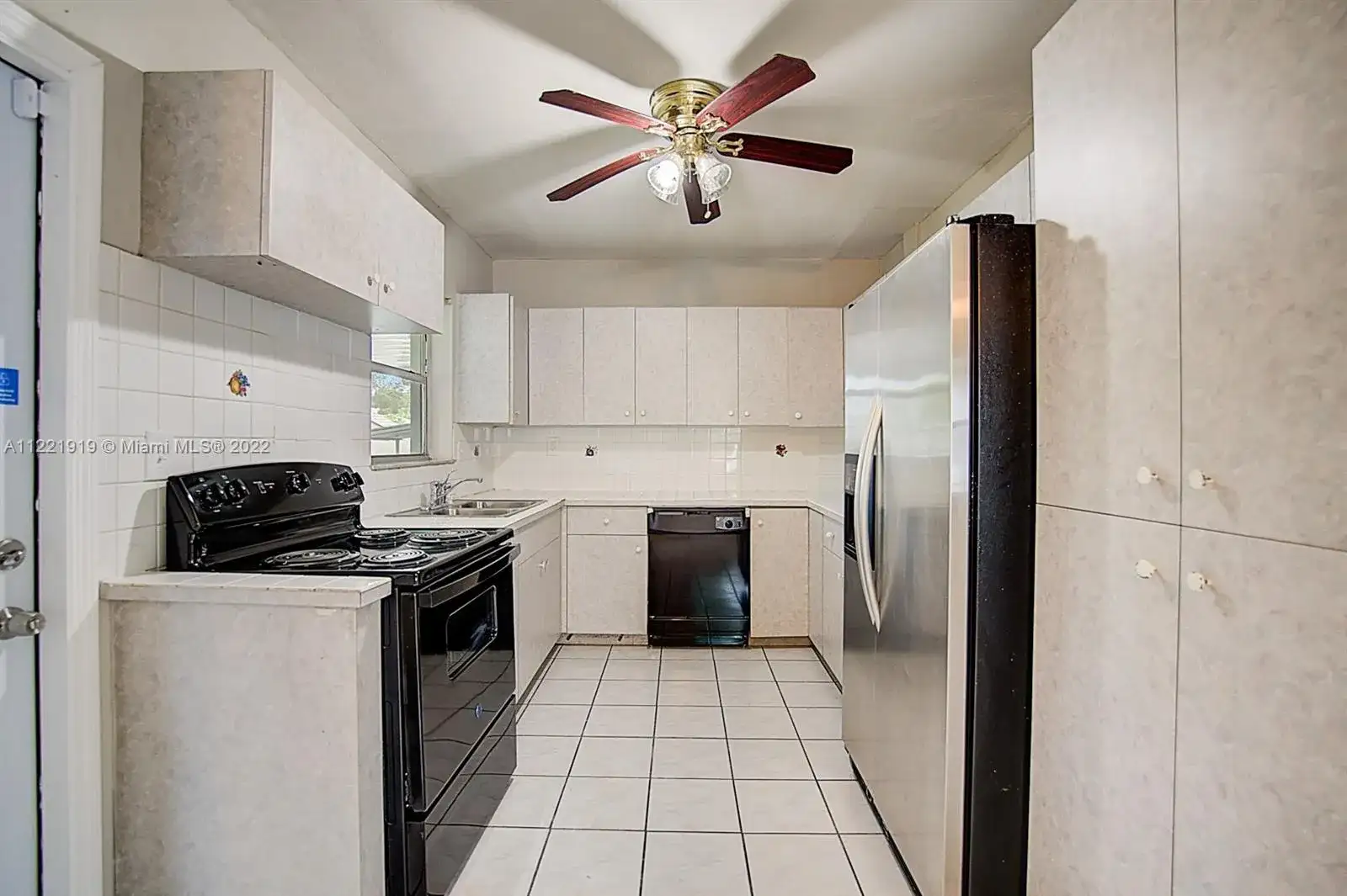 981 NE 159th St, North Miami Beach FL 33162 photo 4