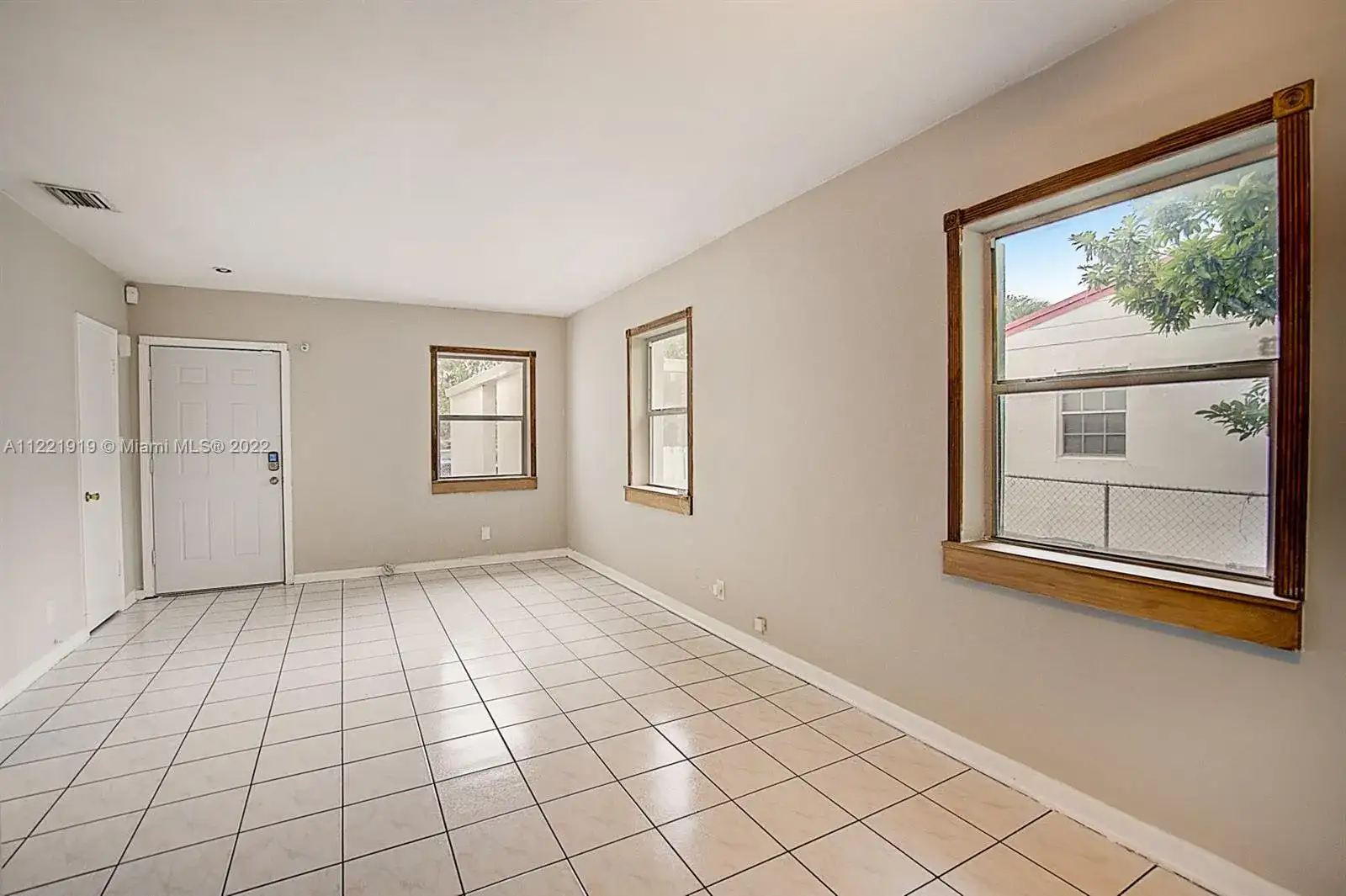 981 NE 159th St, North Miami Beach FL 33162 photo 5