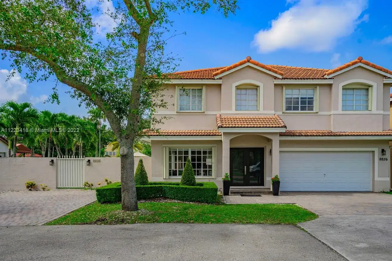 8826 NW 189th Ter, Hialeah FL 33018 photo 2