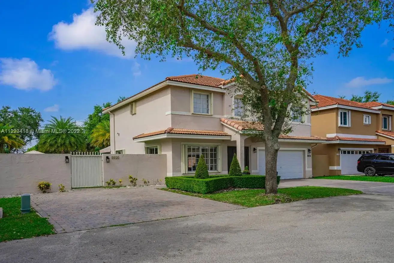 8826 NW 189th Ter, Hialeah FL 33018 photo 3