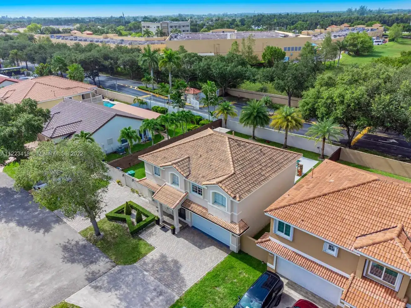 8826 NW 189th Ter, Hialeah FL 33018 photo 5