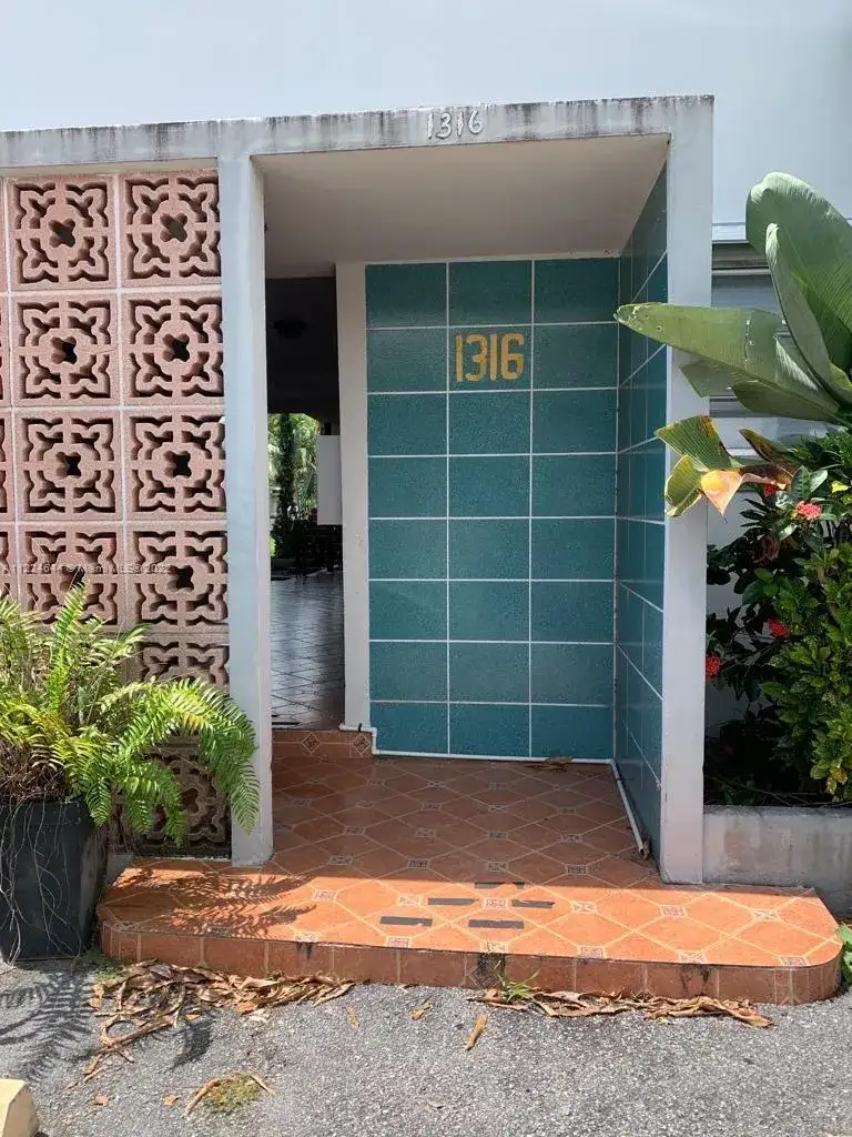 1316 NE 105th St, Miami Shores FL 33138 photo 5