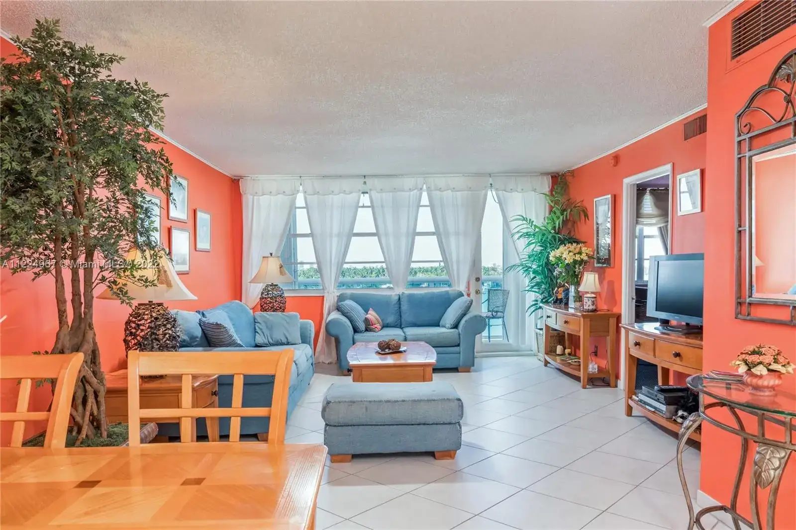 1 bedroom 1 bath Residential for sale at 6770 Indian Creek Dr # 8K, Miami Beach FL 33141