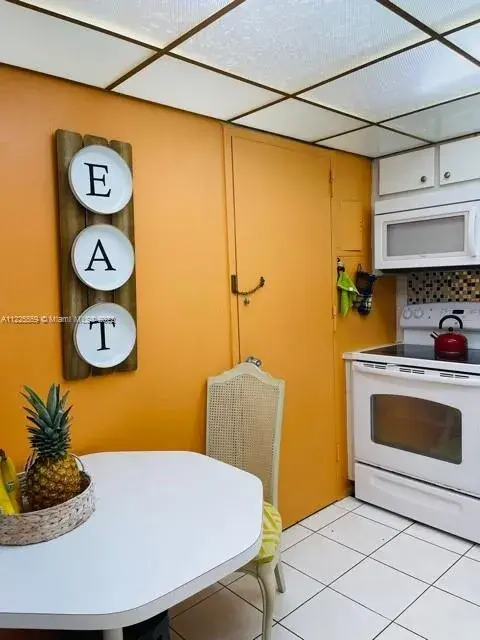 401 Golden Isles Dr # 916, Hallandale Beach FL 33009
