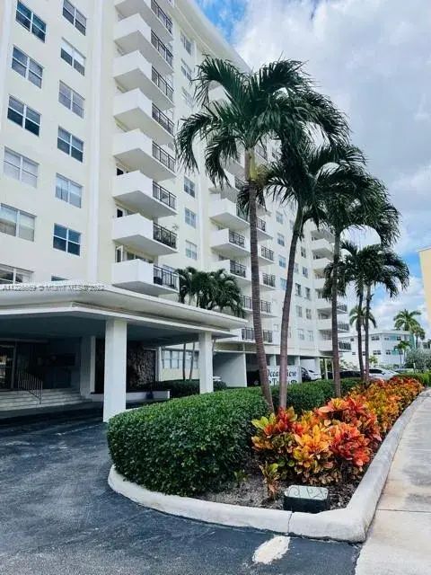 401 Golden Isles Dr # 916, Hallandale Beach FL 33009