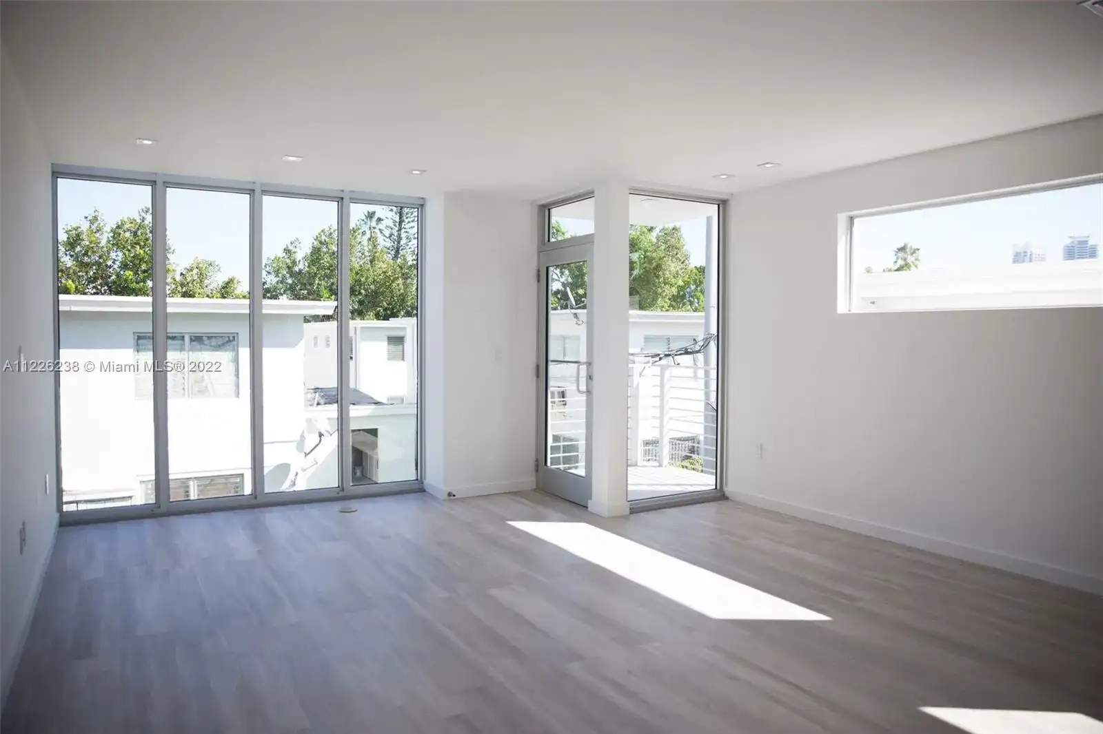 645 Michigan Ave, Miami Beach FL 33139 photo 3