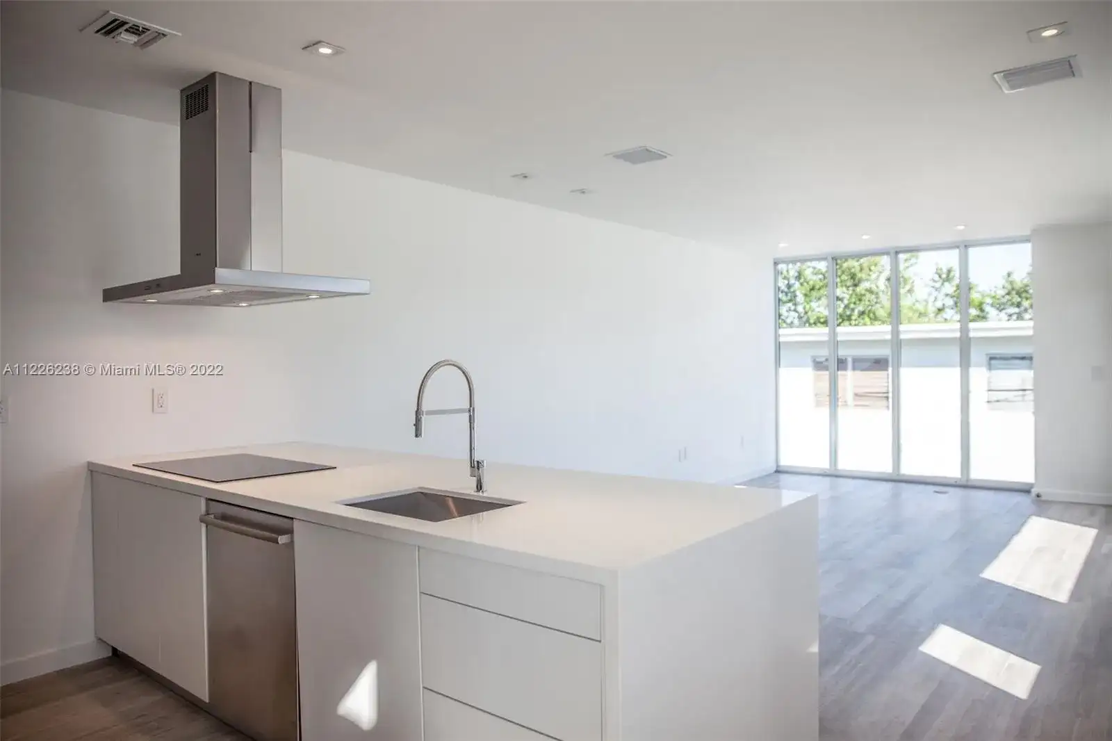645 Michigan Ave, Miami Beach FL 33139 photo 5