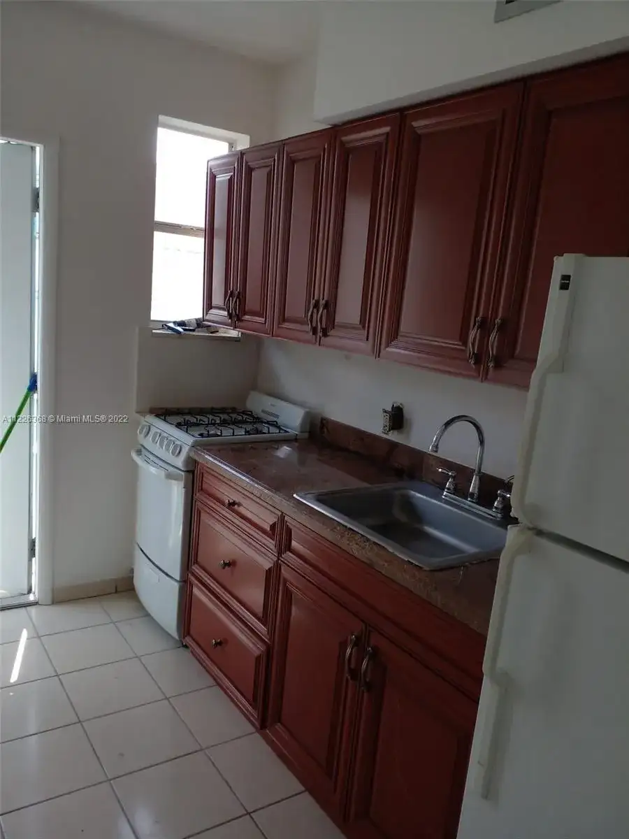 1255 Marseille Dr # 21, Miami Beach FL 33141 photo 2