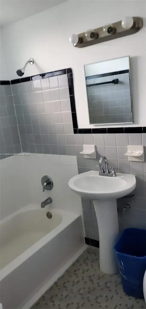 1255 Marseille Dr # 21, Miami Beach FL 33141 photo 3