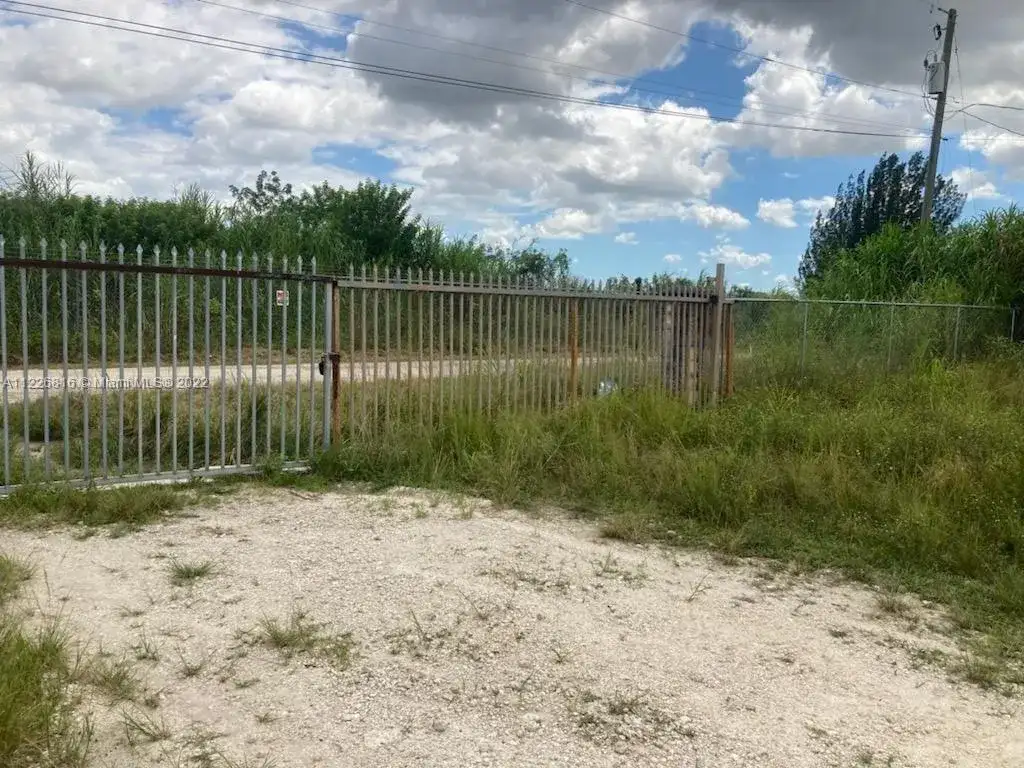 13000 SW 194th Ave, Miami FL 33196 photo 2