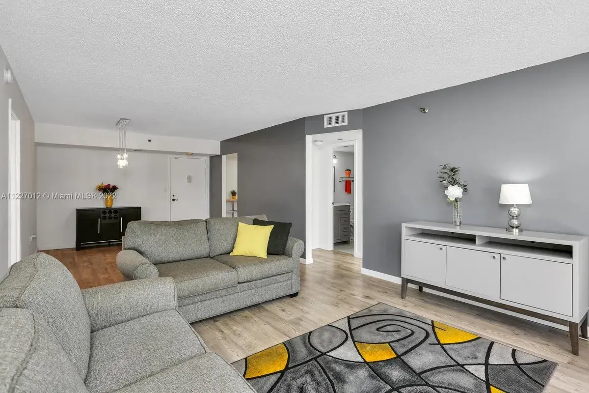 1200 Saint Charles Pl # 321, Pembroke Pines FL 33026