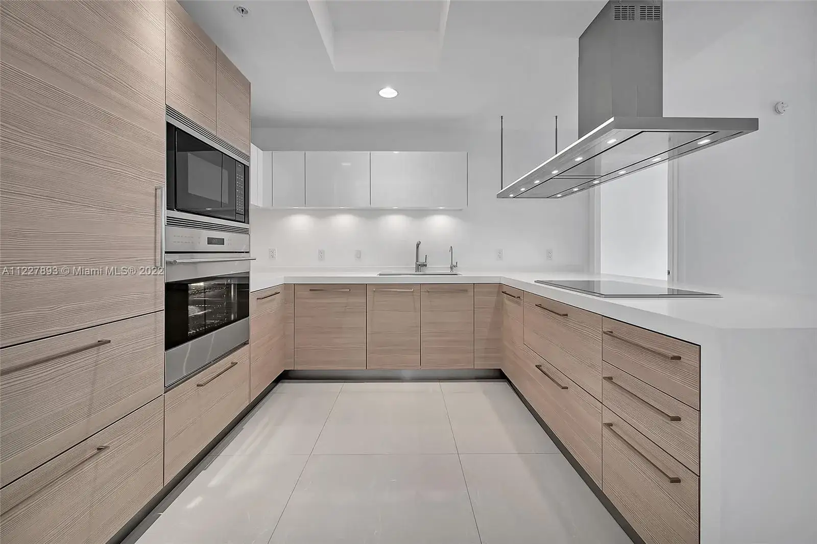 17111 Biscayne Blvd # 1104, North Miami Beach FL 33160