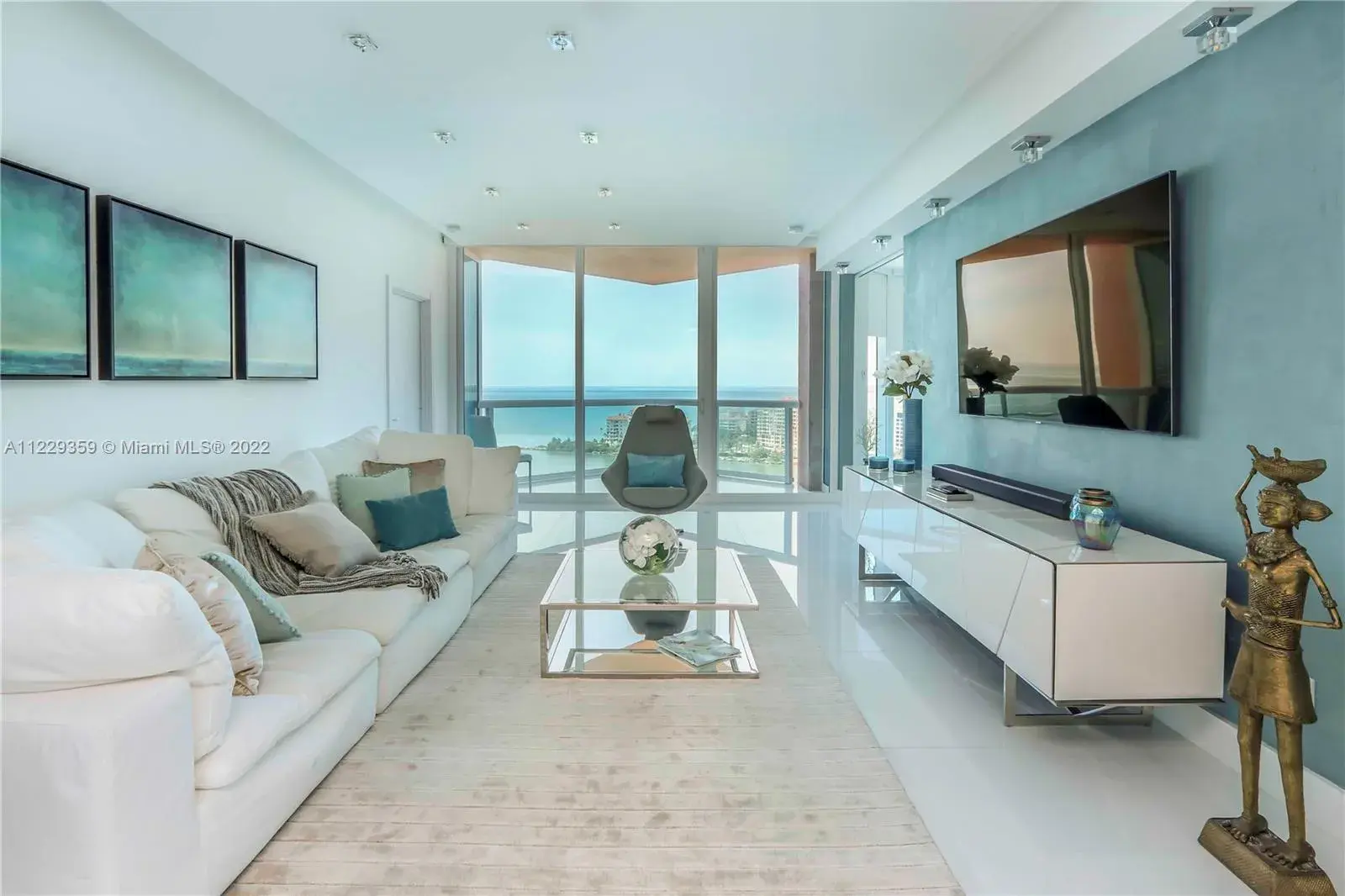300 S Pointe Dr # 2104, Miami Beach FL 33139