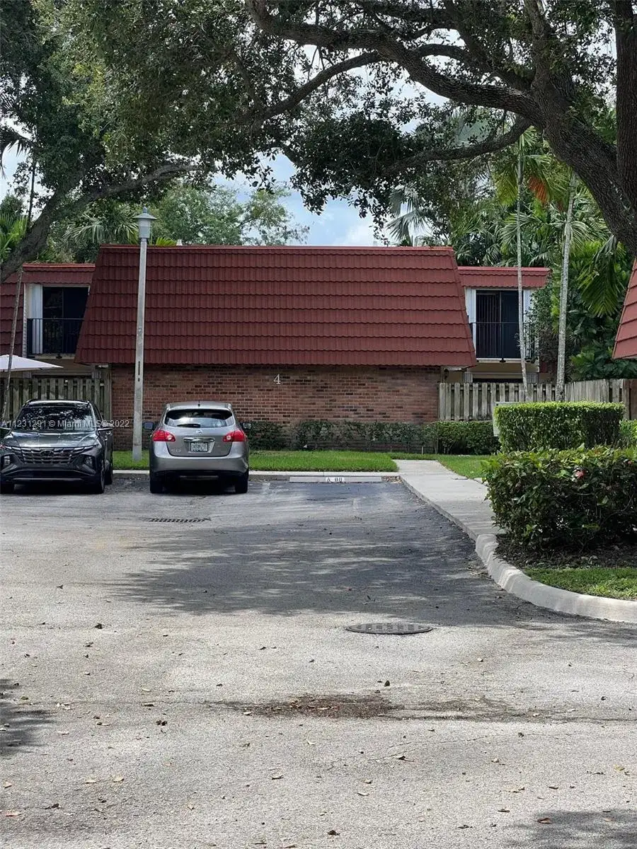 9876 NW 6th Ct, Plantation FL 33324 photo 2