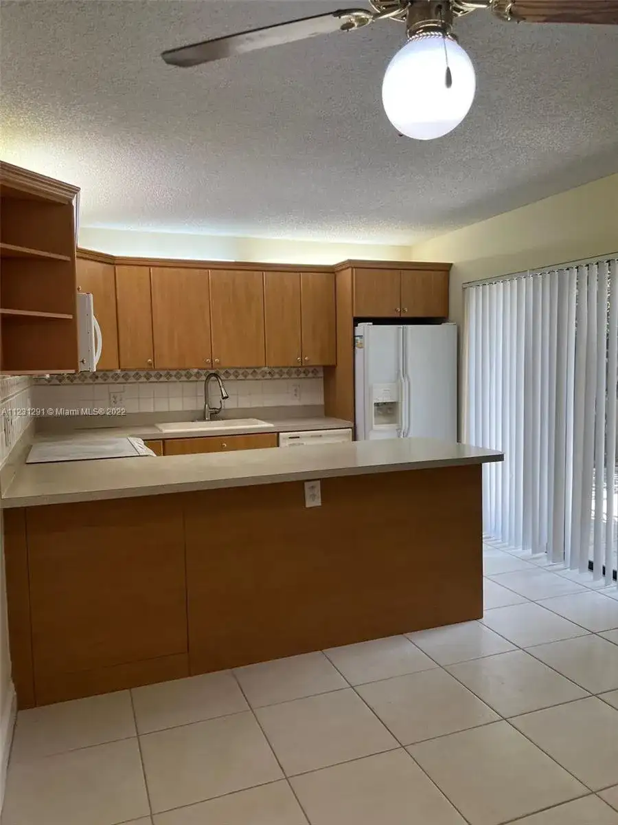 9876 NW 6th Ct, Plantation FL 33324 photo 3