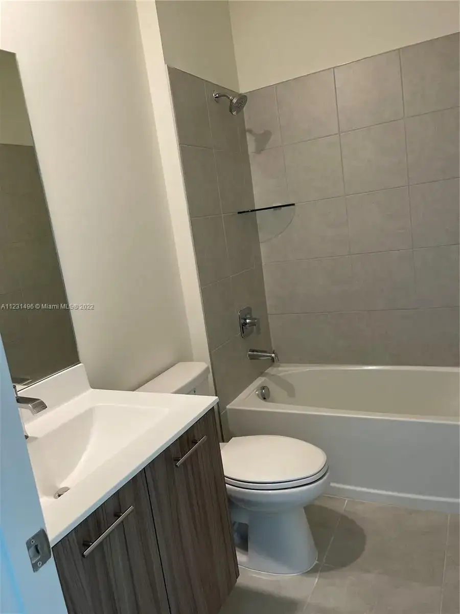 8201 NW 41 ST # 306, Doral FL 33166 photo 4
