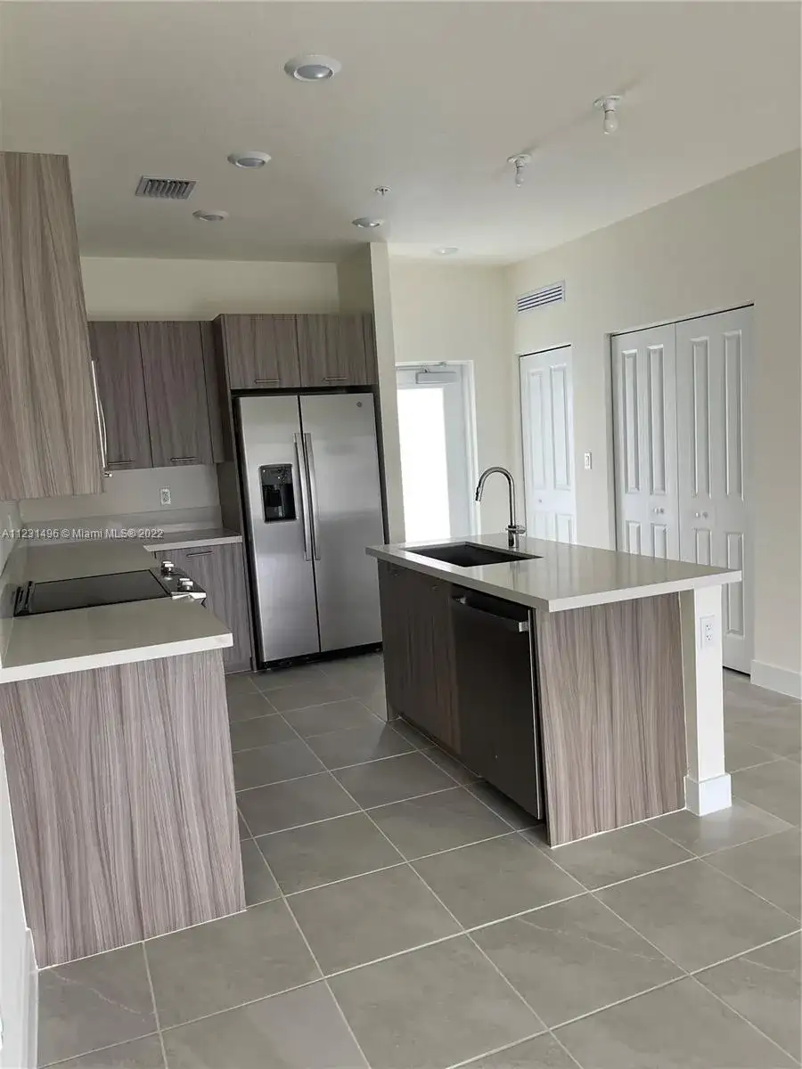 8201 NW 41 ST # 306, Doral FL 33166 photo 5
