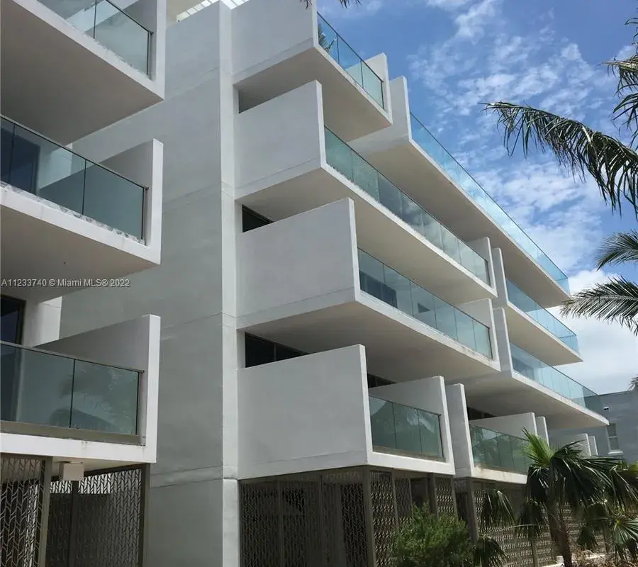 300 Collins Ave, Miami Beach FL 33139
