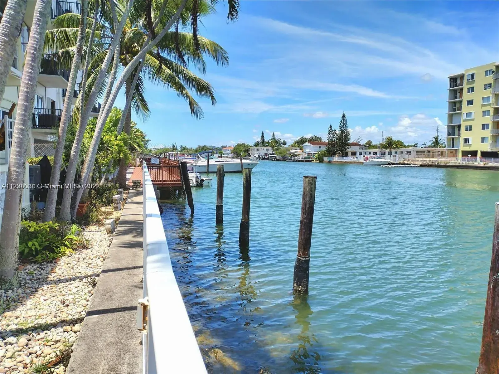 8040 Tatum Waterway Dr # 12A, Miami Beach FL 33141