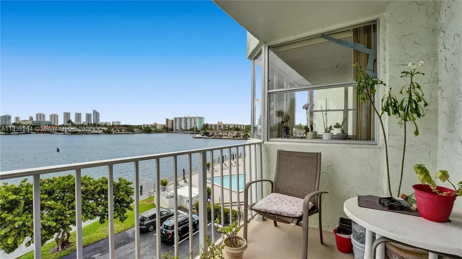 16558 NE 26th Ave, North Miami Beach FL 33160 photo 4