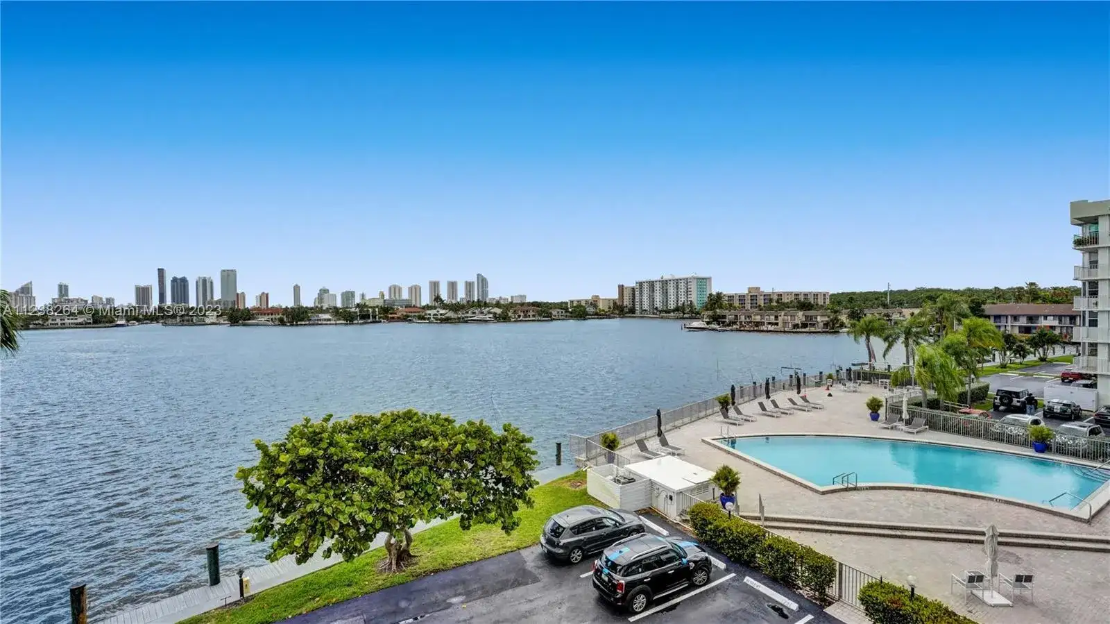 16558 NE 26th Ave, North Miami Beach FL 33160 photo 5