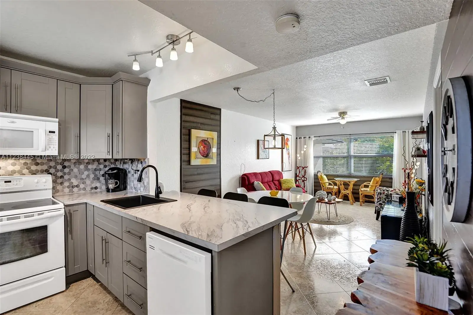 3531 NW 50th Ave # 613, Lauderdale Lakes FL 33319