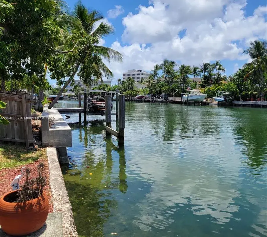 4230 Chase Ave, Miami Beach FL 33140