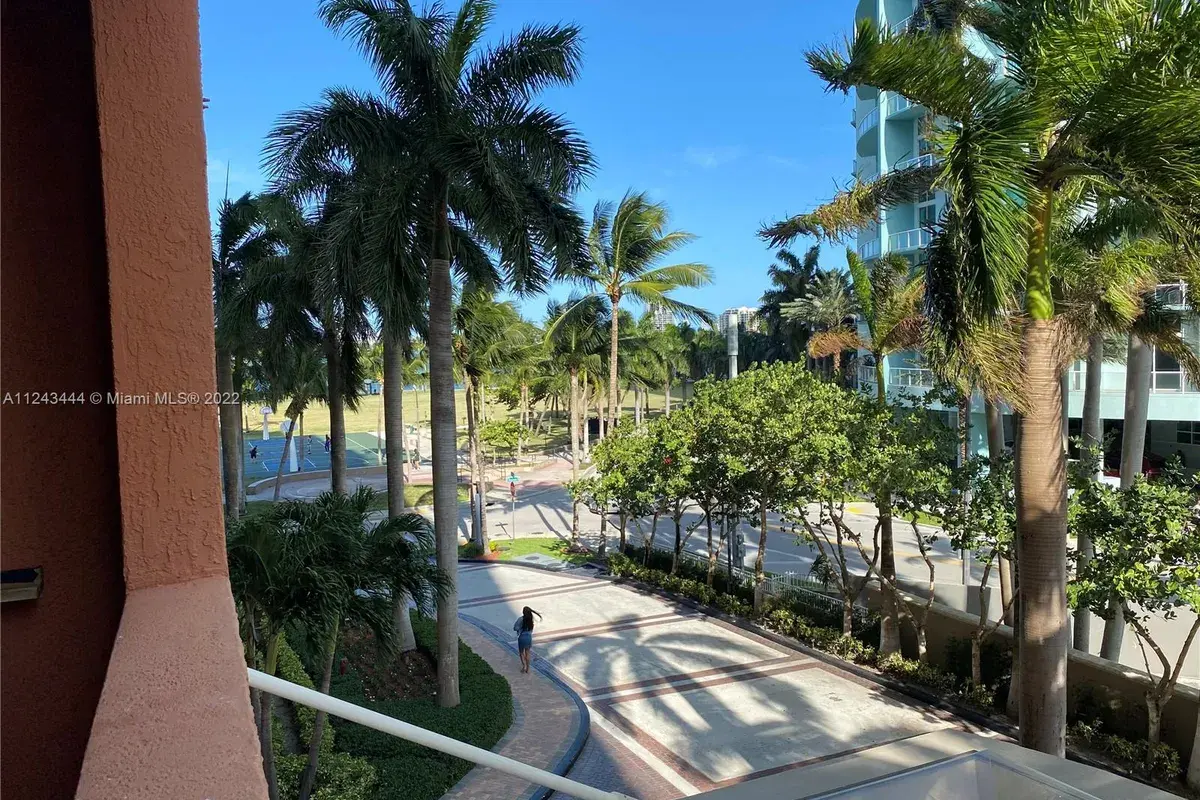 2000 N Bayshore Dr # 306, Miami FL 33137