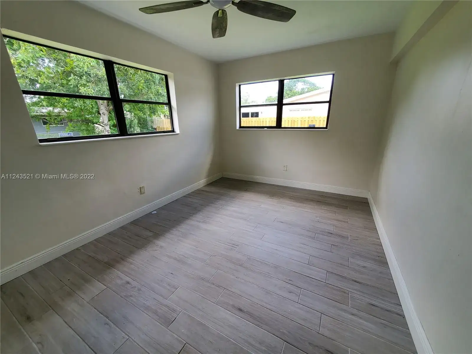 685 NE 172nd St, Miami FL 33162 photo 4