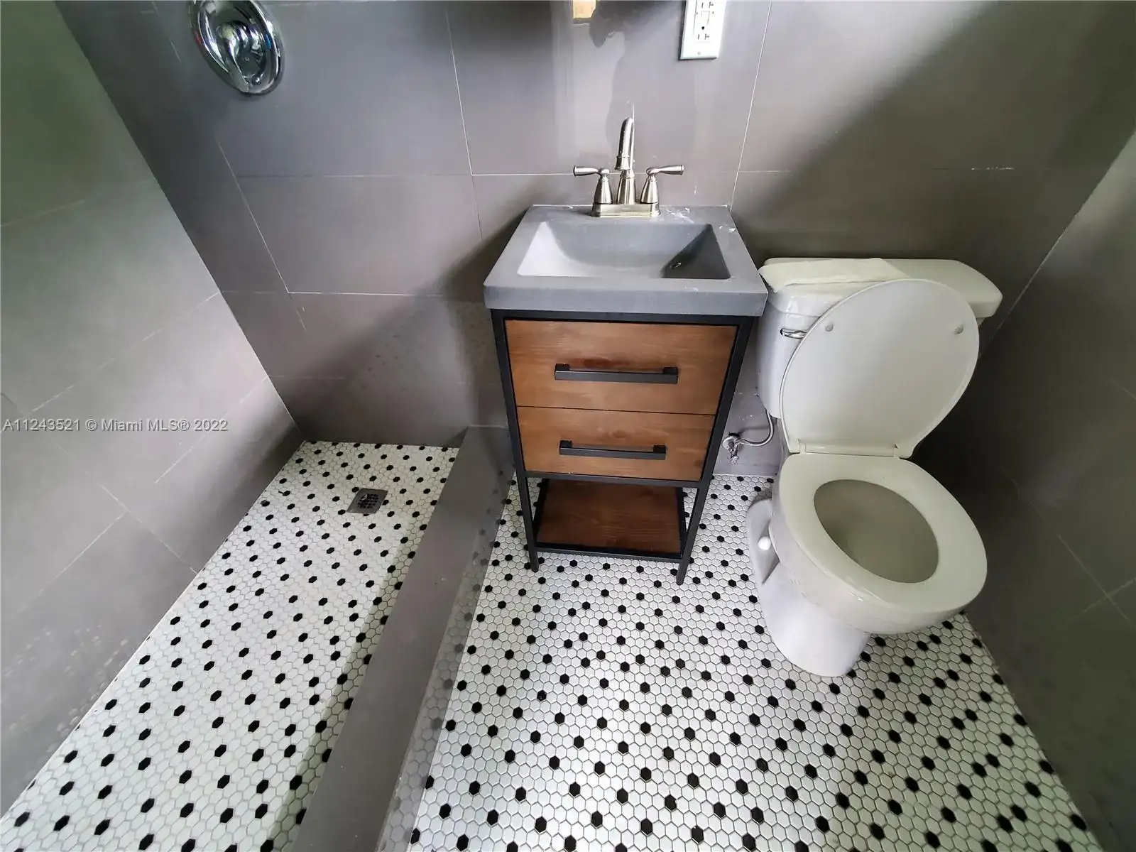 685 NE 172nd St, Miami FL 33162 photo 5