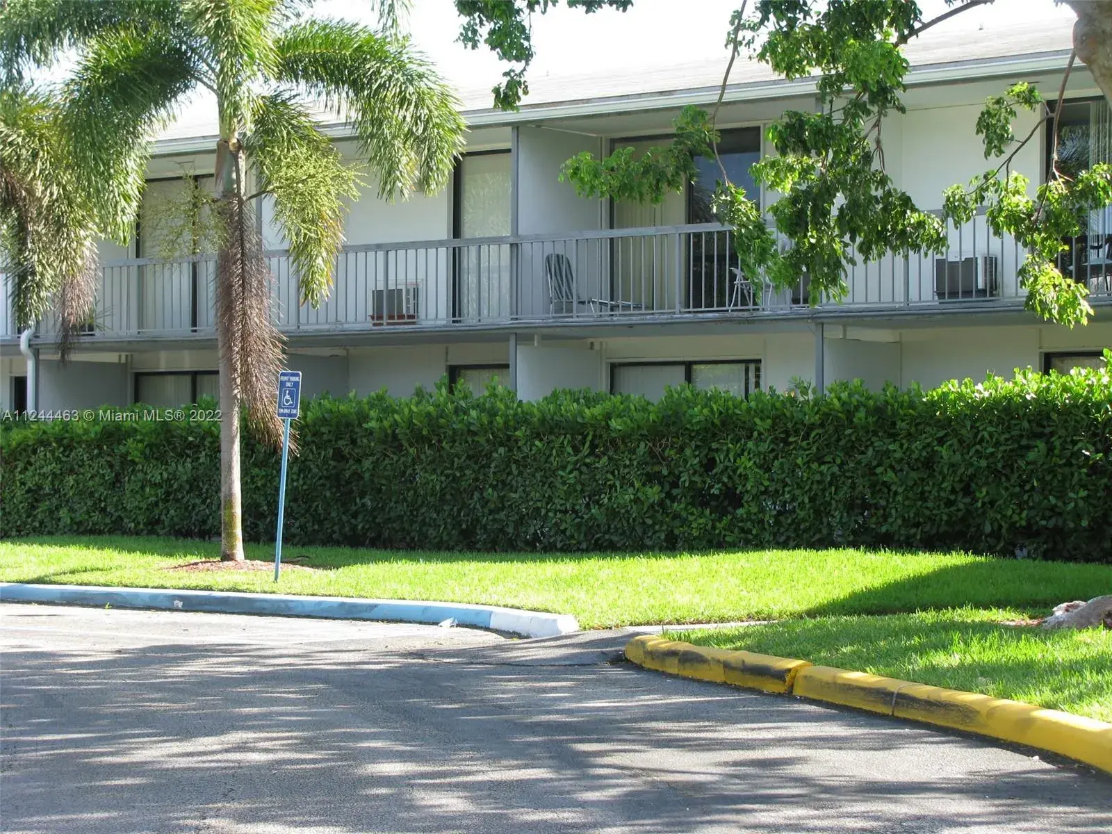 750 NE 195th St # 104, Miami FL 33179