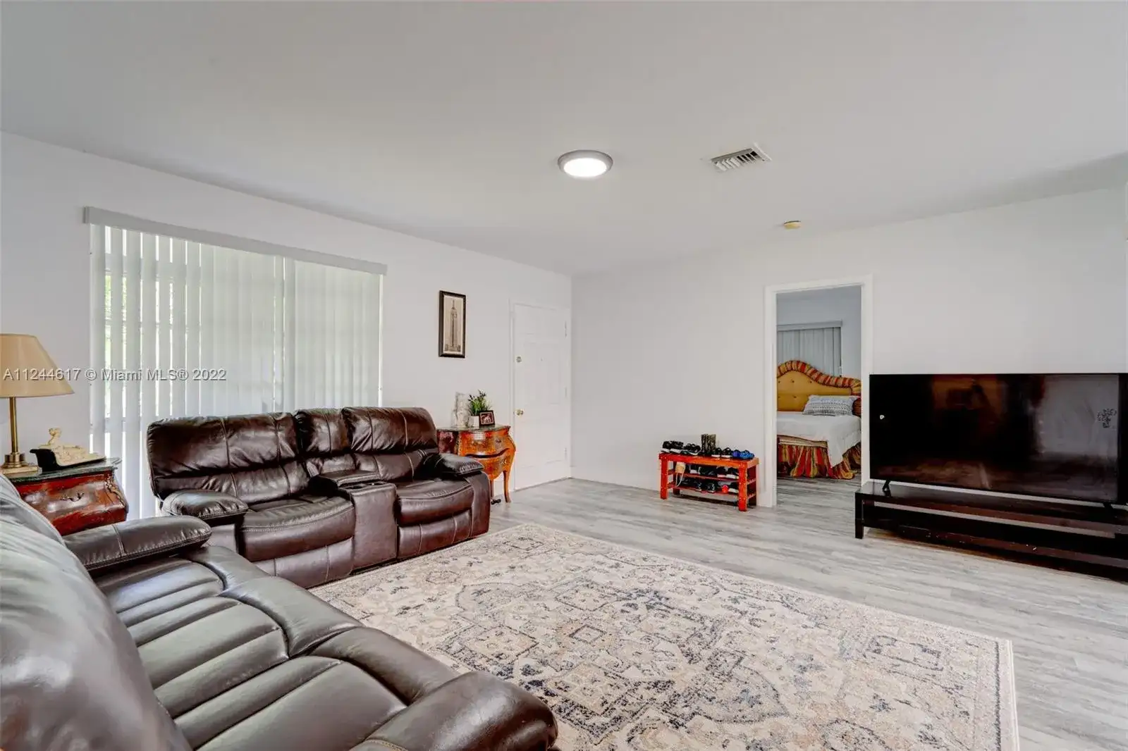 900 E Acre Dr, Plantation FL 33317 photo 3
