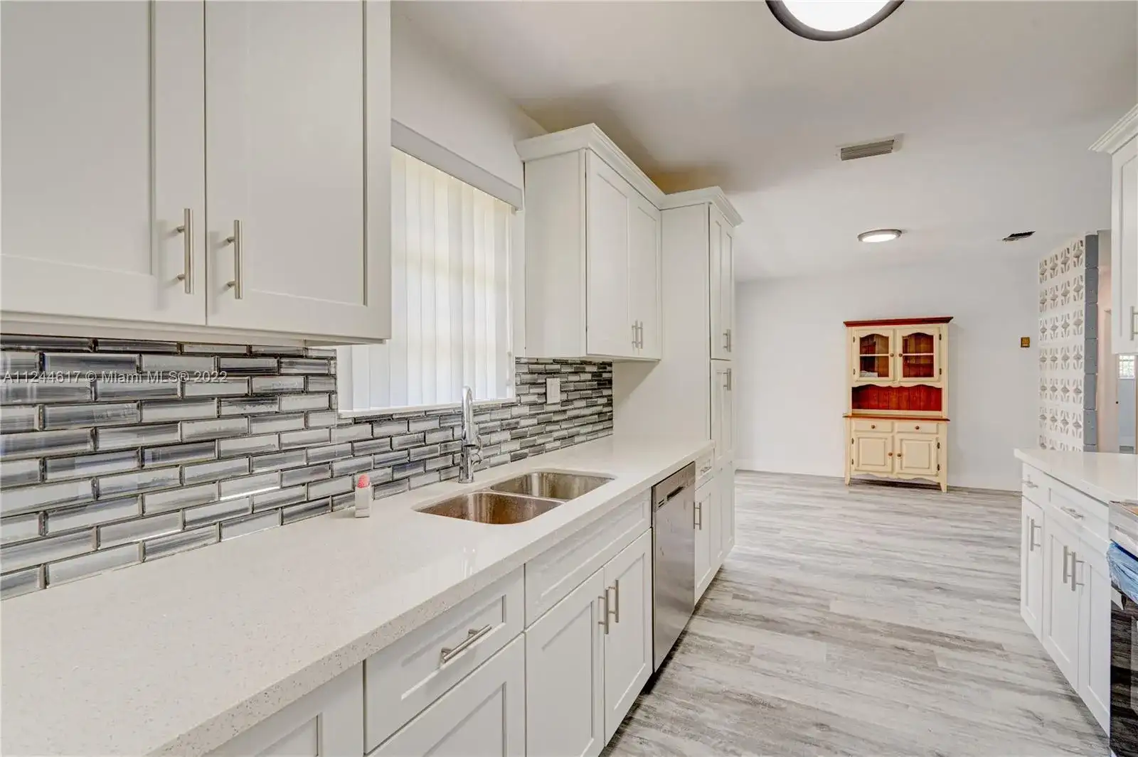 900 E Acre Dr, Plantation FL 33317 photo 4