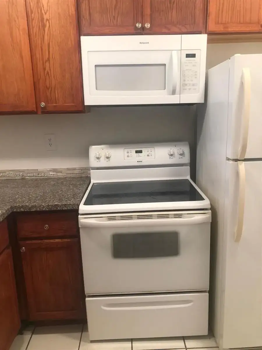 498 NW 165th St Rd # 407, Miami FL 33169 photo 3