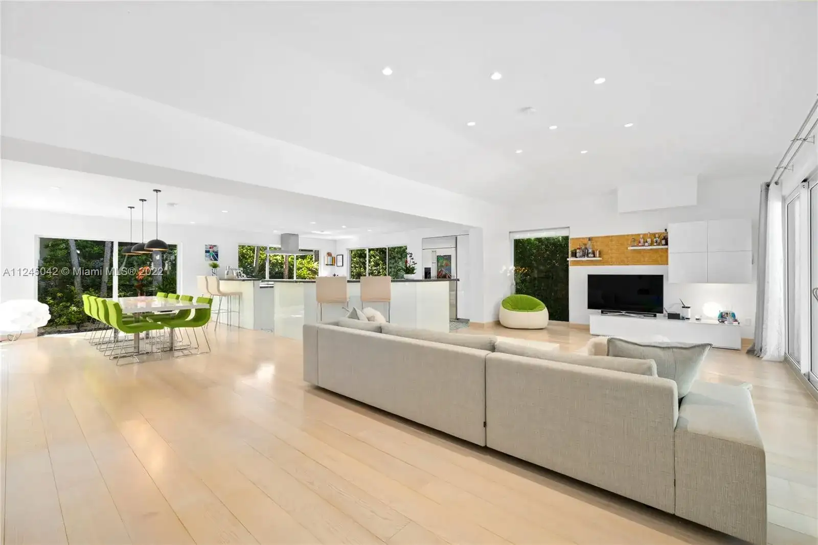 4365 N Bay Rd, Miami Beach FL 33140 photo 5