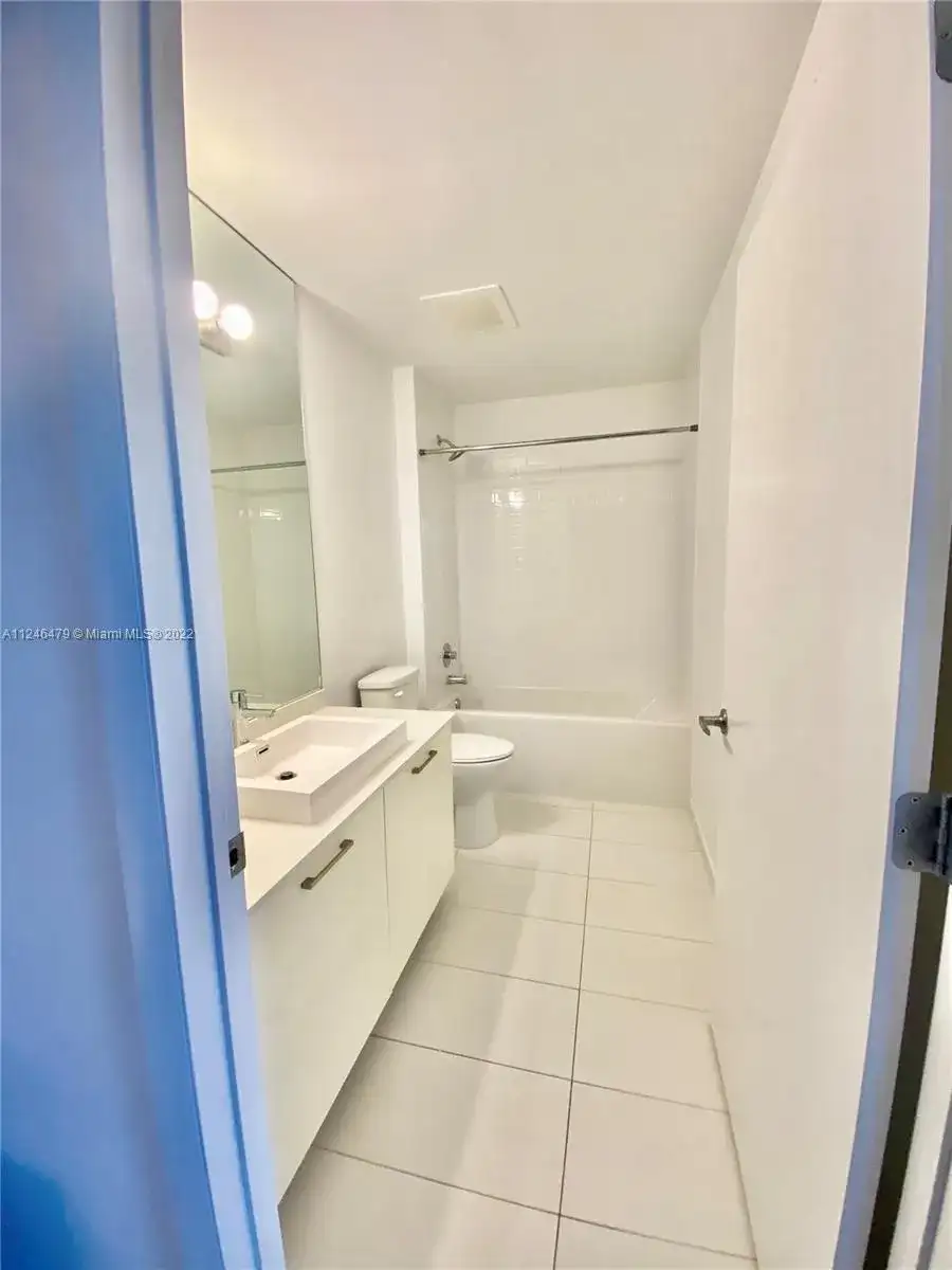 151 SE 1st St # 1501, Miami FL 33131 photo 5