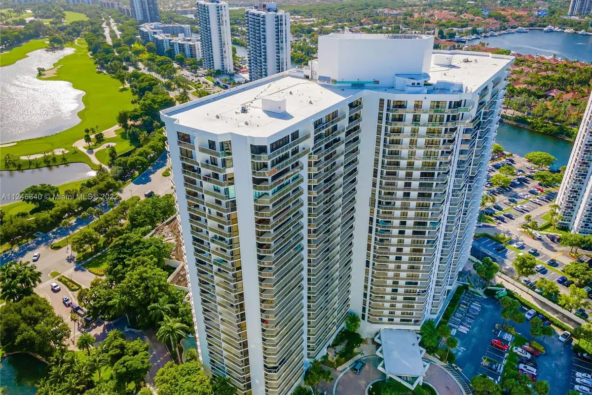 20281 E Country Club Dr # M3, Aventura FL 33180