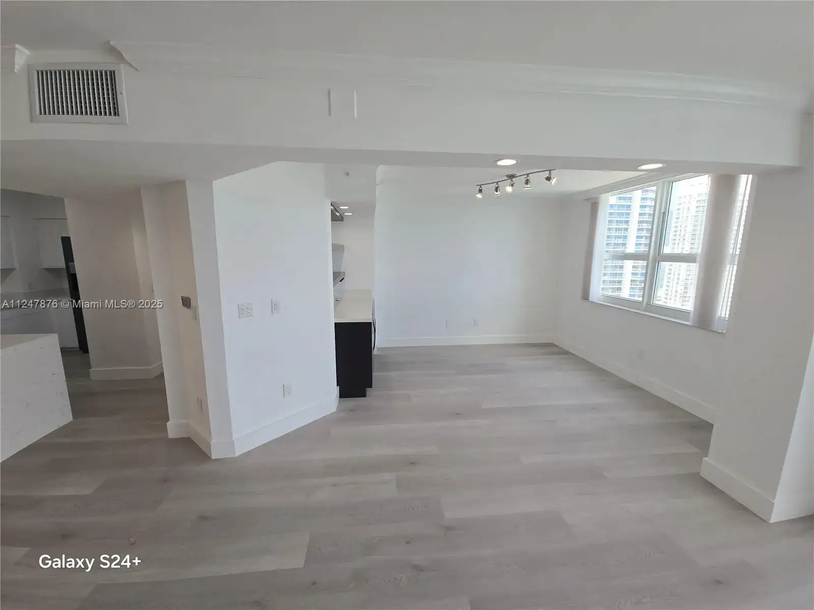 1155 Brickell Bay Dr # 3404, Miami FL 33131 photo 4