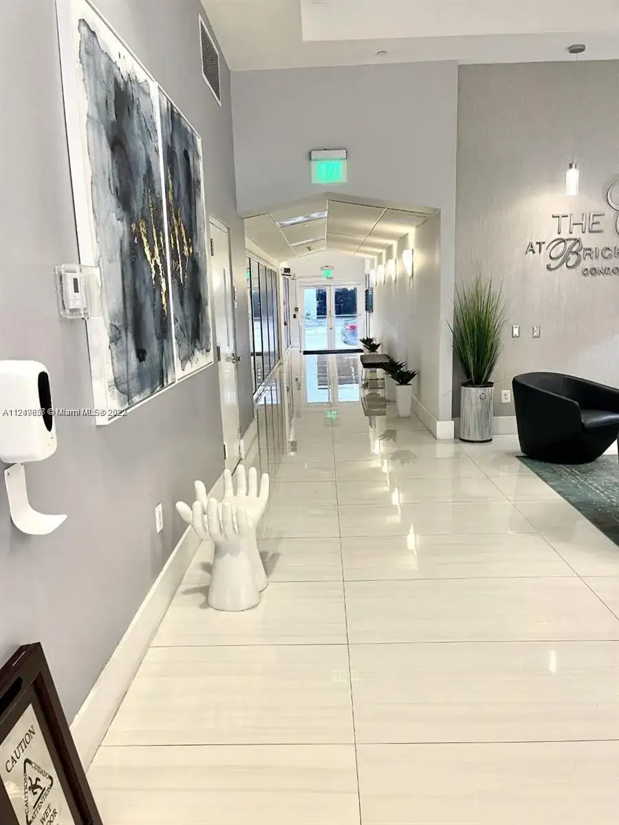 1200 Brickell Bay Dr # 2318, Miami FL 33131 photo 2