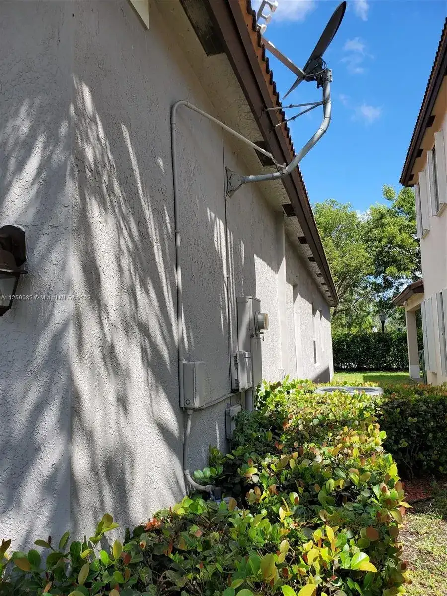 1270 NE 39th Ave, Homestead FL 33033 photo 4