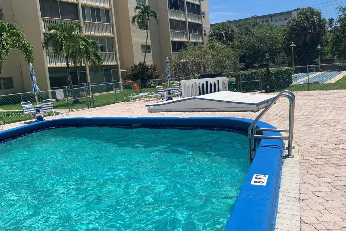 301 NE 14th Ave # 607, Hallandale Beach FL 33009