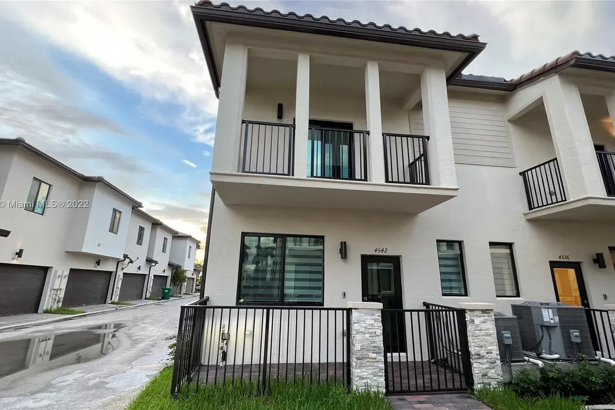 4542 NW 83rd Psge # 4542, Doral FL 33166