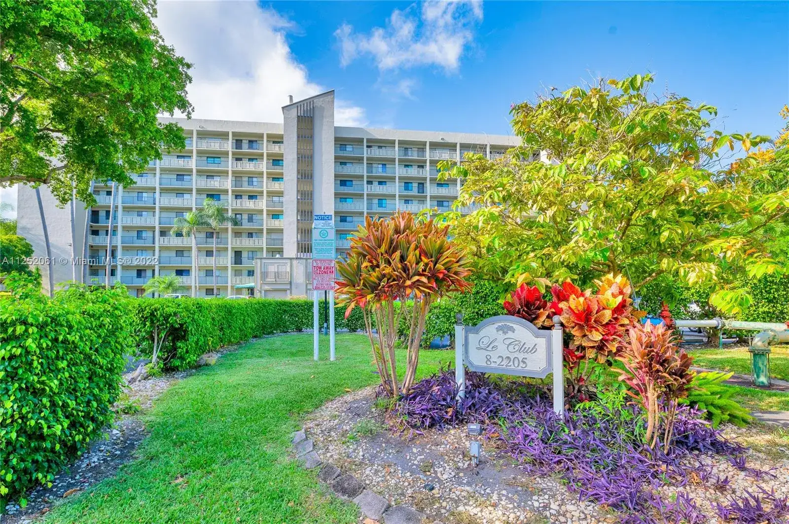 2205 S Cypress Bend Dr # 302, Pompano Beach FL 33069 photo 3