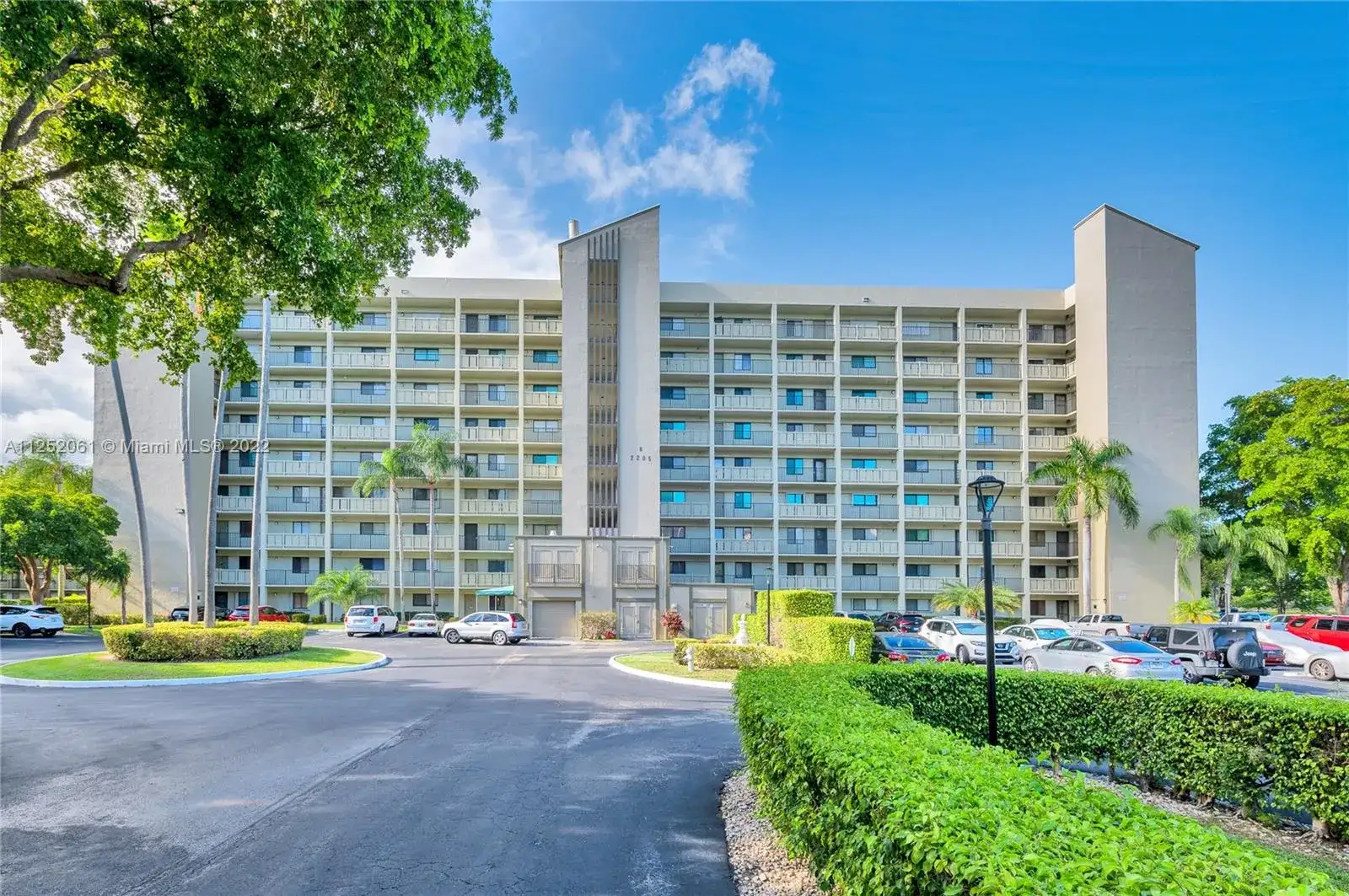 2205 S Cypress Bend Dr # 302, Pompano Beach FL 33069 photo 4