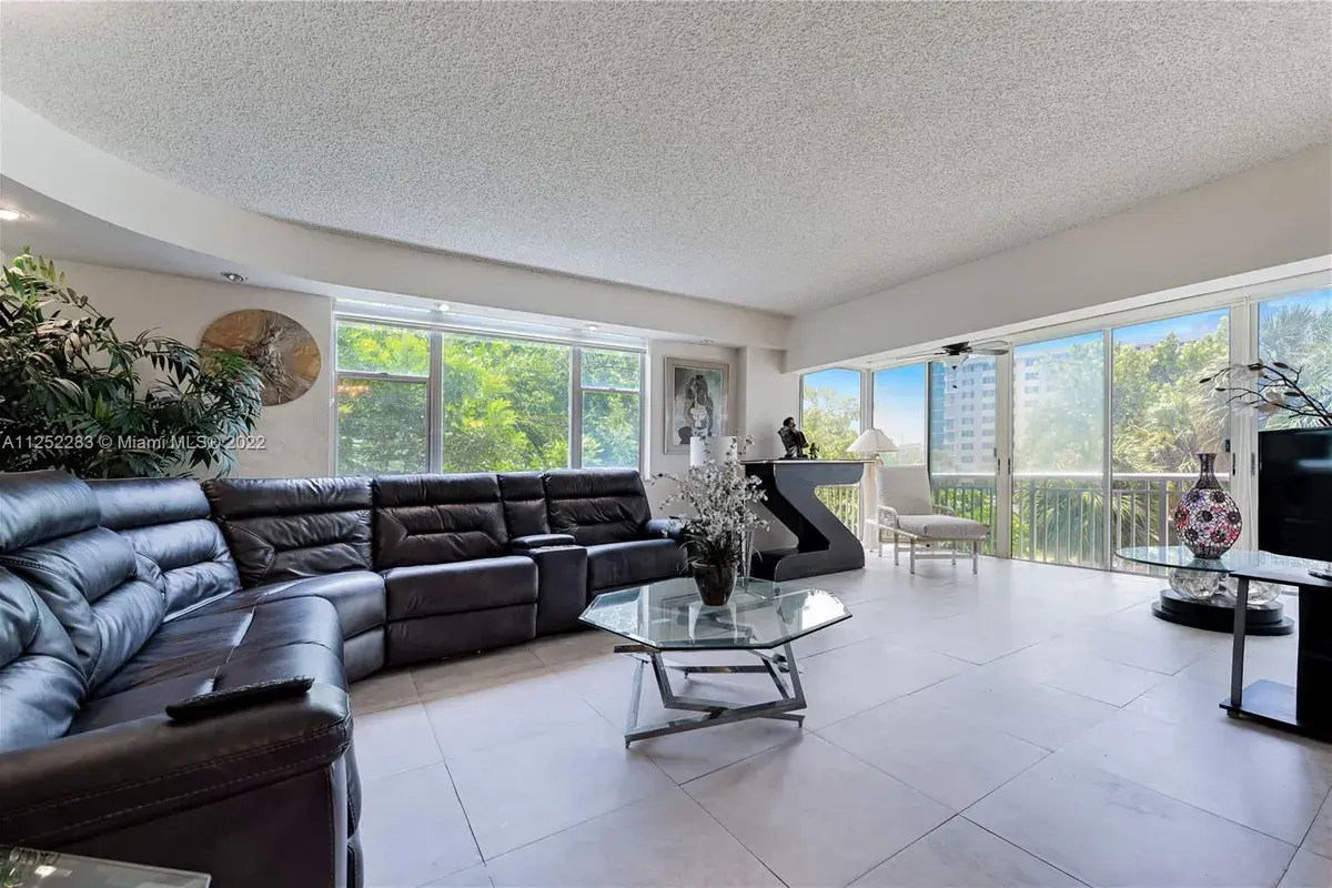 3800 Hillcrest Dr # 312, Hollywood FL 33021
