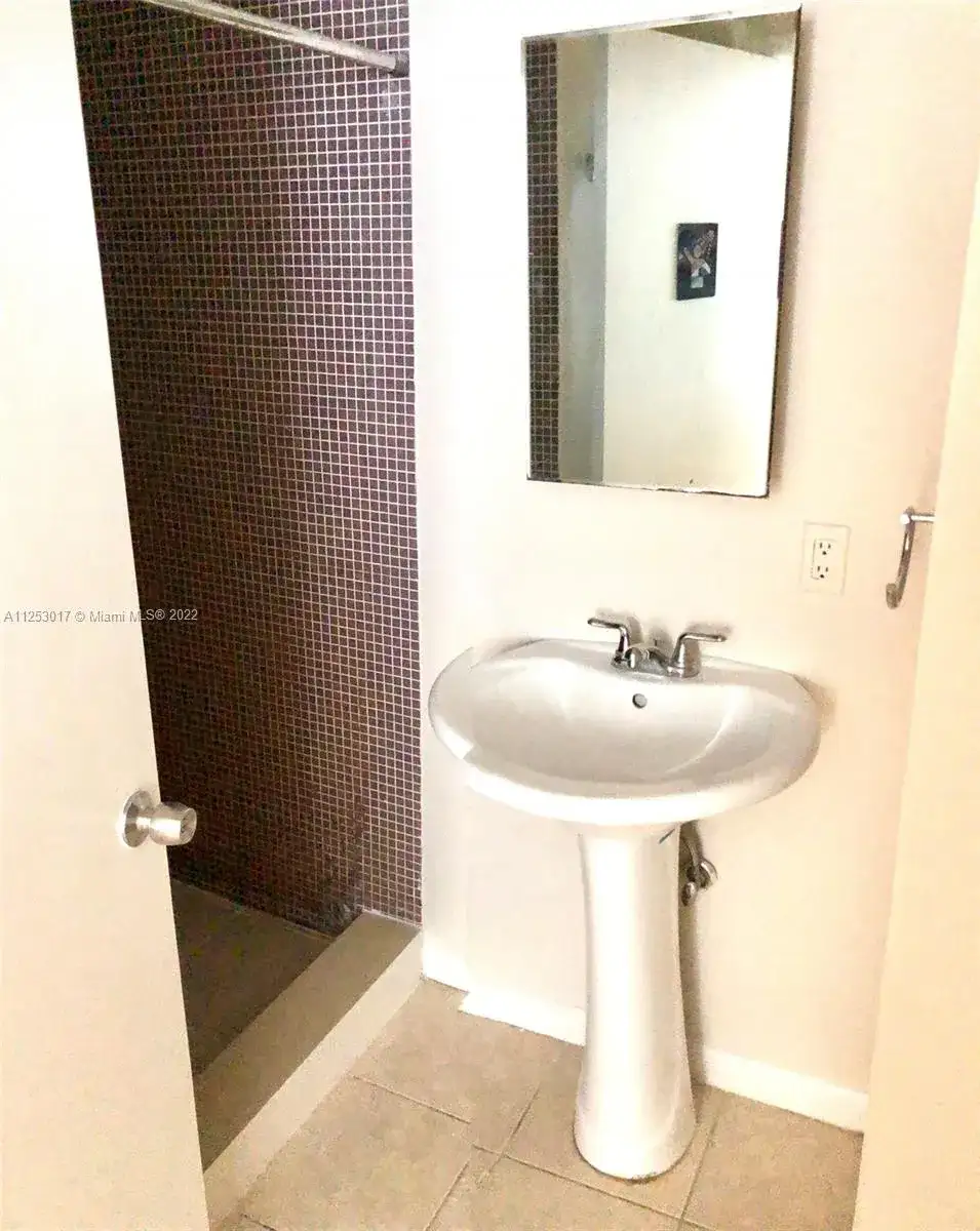 1218 Drexel Ave # 204, Miami Beach FL 33139 photo 5